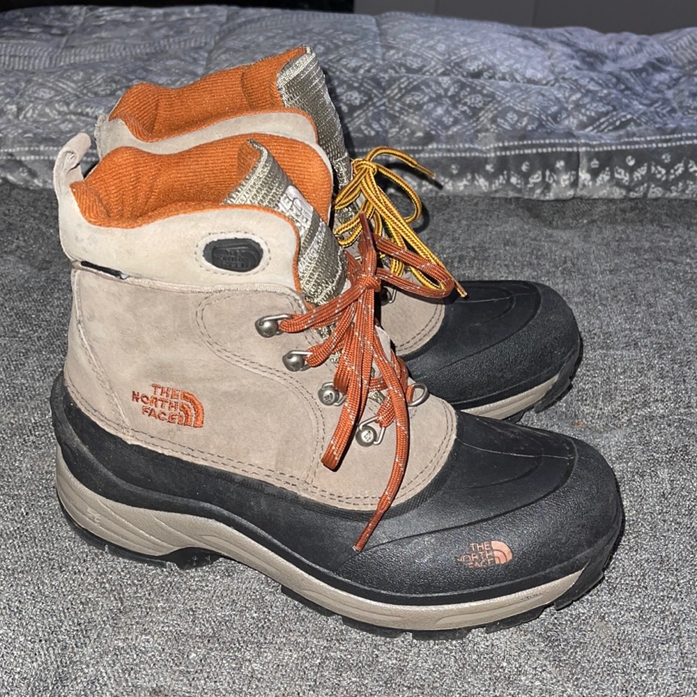 North Face Youth Winter Boots sz 5